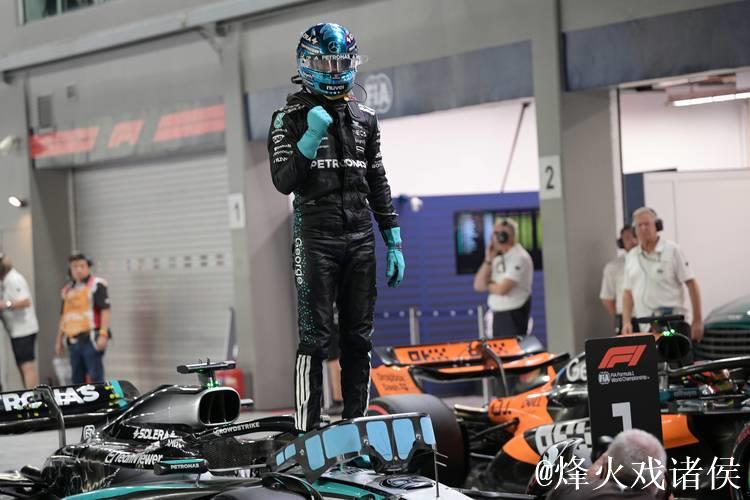 F1新加坡站排位赛:拉塞尔夺得杆位,维斯塔潘紧随其后 F1新加坡站排位赛:拉塞尔夺得杆位,维斯塔潘紧随其后